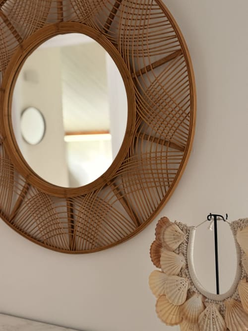 Woven rattan mirror with decorative shell pendant at La Villa Maraloupia, Réunion villa