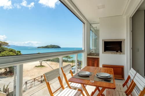 Jantar à beira-mar na varanda privada com vista para o mar, Villa Dell'Acqua, Canasvieiras, Florianópolis