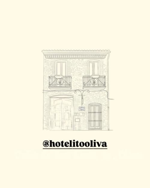 Croquis arquitectónico de la Pensión Hotelito Oliva en Oliva, España - encantadora fachada con balcones