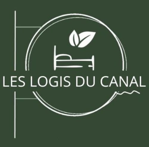 Logo de l'hôtel Les Logis du Canal avec un lit et des feuilles sur fond vert, Betton France