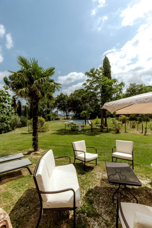 Villa toscana con giardino, zona relax, palma, piscina e cipressi presso Buonconvento