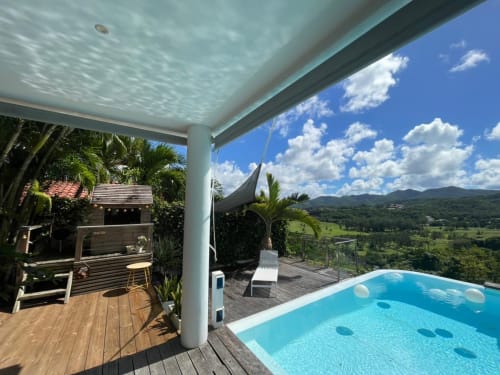 Villa de luxe avec piscine à débordement surplombant le parcours de golf et la vallée, Résidence Thalie, Martinique