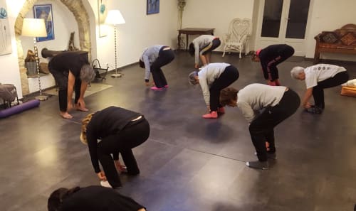 Cours de fitness collectif en session à la maison d'hôtes Les Amis de Colomblanche à Verdalle, France