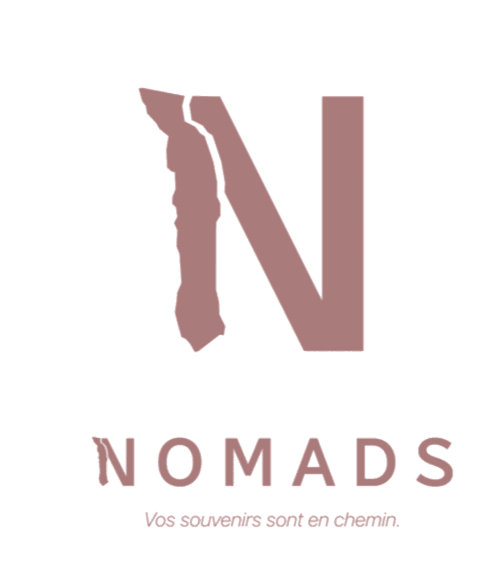 Logo Nomads Kodjoviakopé avec carte du Togo et slogan, identité visuelle de la maison d'hôtes de Lomé