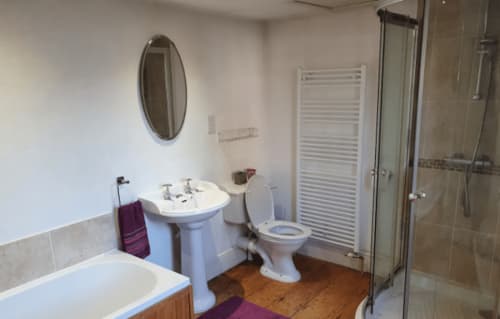 Modern bathroom in Clara Place cottage with pedestal sink, toilet, bathtub, and walk-in shower at 2 Doves Holiday Property,