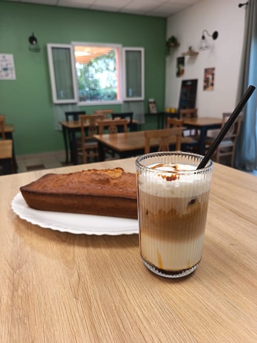 Iced coffee and chocolate cake in Le Clos du Thoronet's dining room with green walls
