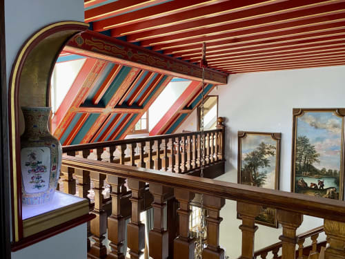 Elegante Herrenhaus-Treppe mit kunstvollen Geländern und Kunstwerken aus der Epoche im Domaine de Bize Mirepoix