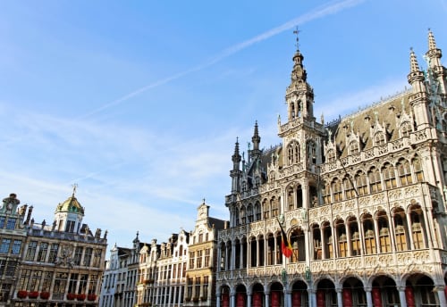 Grand Place de Bruxelles avec ses hôtels de corporations ornementés et architecture gothique près du B&B Place Jourdan