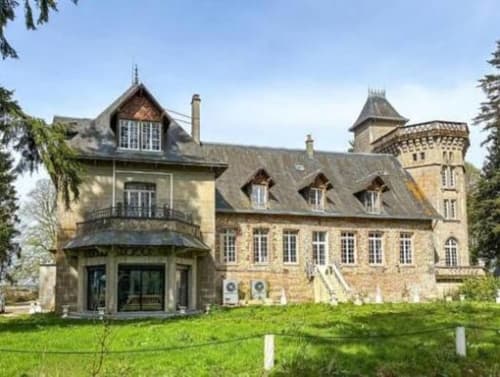 L'hôtel-château Les Gites De Flaubert à Morville le Héron avec jardins entretenus et tour
