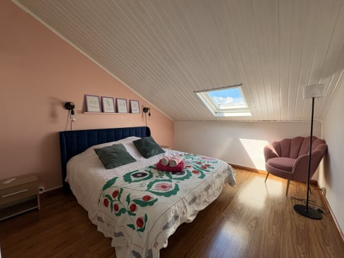 Bright attic bedroom at La Villa Maraloupia with queen bed, skylights, sea views, and modern furnishings in Les Avirons,