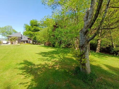 Spacious green garden with mature trees at Le gîte des Mousquetaires cottage in Lanne en Barétous, France