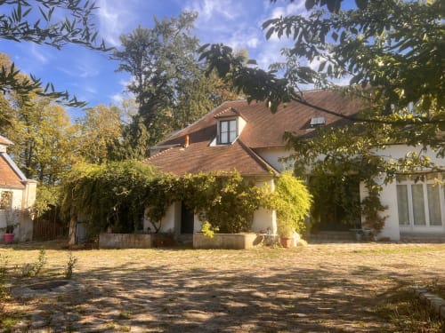 Façade sud de la maison donnant les la cour des fermes