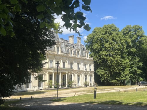 Élégant château classé dans un environnement préservé avec les Anciennes Écuries du Château à Boissy-Saint-Léger,
