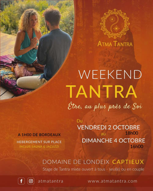 Affiche de retraite tantra du week-end au Domaine de Londeix, Captieux avec un couple sur un tapis coloré près de la fenêtre