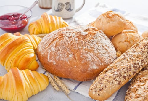 Pane artigianale e pasticceria con confettura alla colazione di Donna Filomena Luxury Suites, Italia