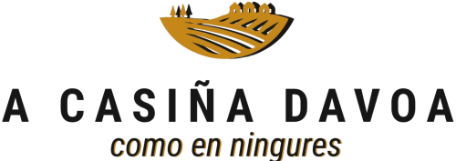 Logo de Casiña D'Avoa con cuenco dorado y árboles, lema del hotel Osera 'como en ningures'