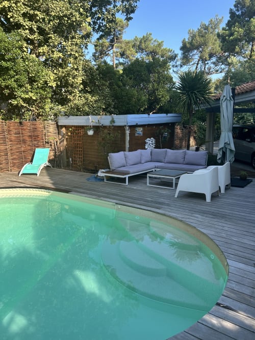 Villa moderne avec piscine chauffée, salon extérieur et jardins luxuriants à La Teste-de-Buch près de la plage