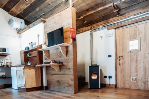 Rustico monolocale a Borgo Maira Village a Prazzo con travi in legno, TV, stufa a legna e vista sulle montagne