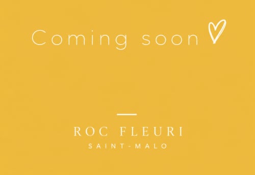 Annonce « Très bientôt » pour Roc Fleuri Saint-Malo avec icône cœur sur fond doré