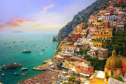 Pittoresco villaggio colorato con acque turchesi e barche, Villa Bina Sea Hotel, Serrara Fontana, Italia