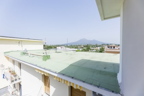 Vista del Monte Vesuvio dal balcone di Aurum Nolana Suites, Pompei, Italia