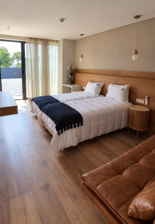 Quarto moderno na House Park Esposende com cama de madeira, vista para mar e montanha, luminárias pendentes e acesso à varanda