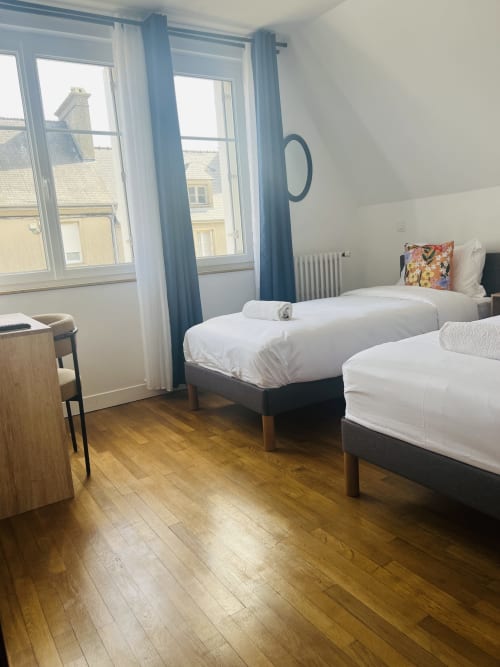 Chambre twin avec vue sur la ville à La villa Cassinne B&B à Montebourg, France