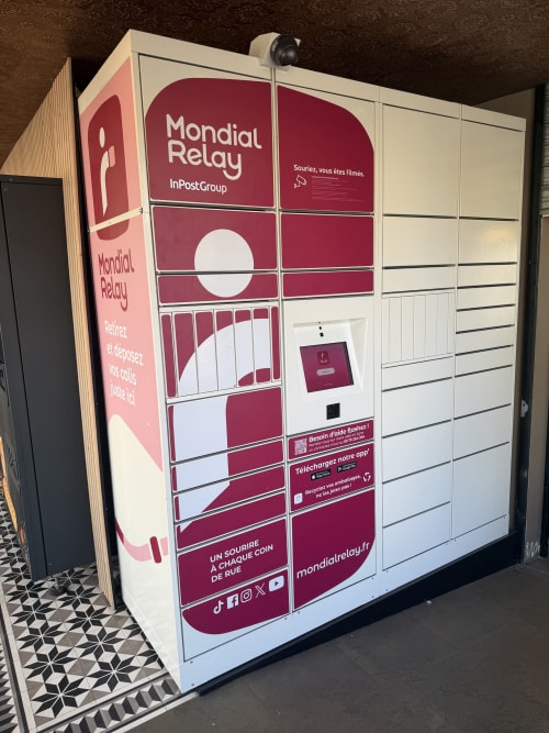 Casier Mondial Relay à l'hôtel Le Celtic au Thillay, France pour la livraison de colis aux clients