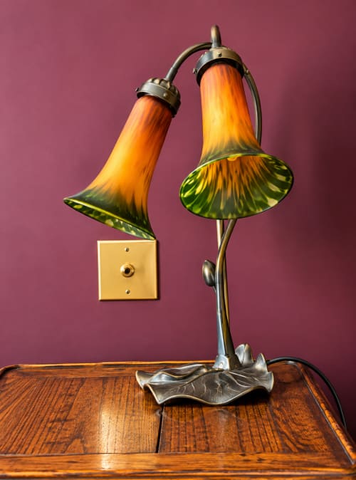 Lampe Art Nouveau vintage en laiton avec abat-jours en verre orange à la Maison Crone, Castillon-en-Couserans
