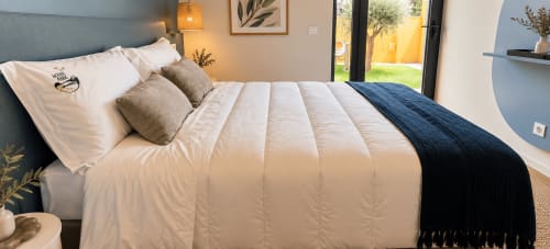 Quarto elegante com vista para o rio na House Park B&B em Esposende, Portugal, com cama de casal e comodidades modernas