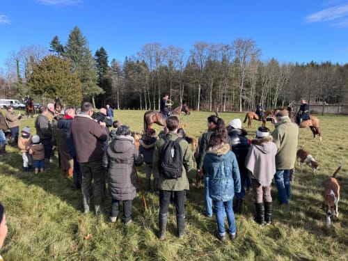 Réunion de chasse à courre au Domaine de Bort, domaine historique près de Limoges proposant gîtes et chambres d'hôtes