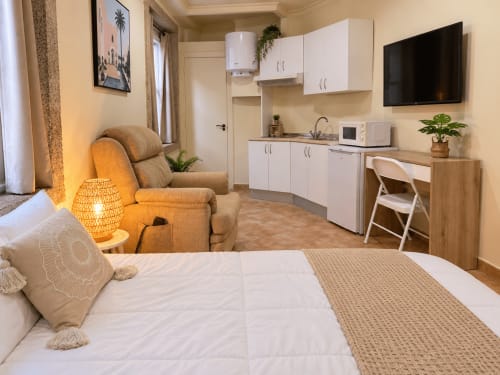 Estudio en Amodiño, Baiona con cama, cocina americana, sala de estar, TV y comodidades modernas