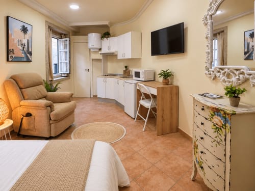Acogedor estudio en Baiona con cocineta, TV, cómodos asientos y equipamientos modernos