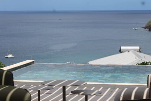 Piscine INHÉRENCE avec vue sur la mer des Caraïbes et voilier, Le Lamentin Martinique