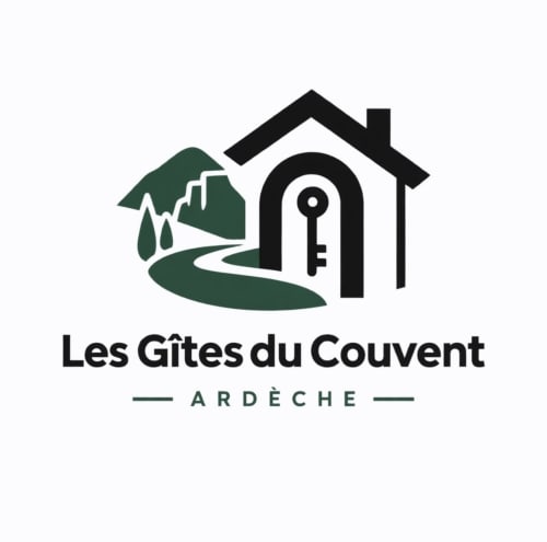 Logo Les Gîtes du Couvent Ardèche : maison avec symbole de clé et paysage verdoyant à Nozières