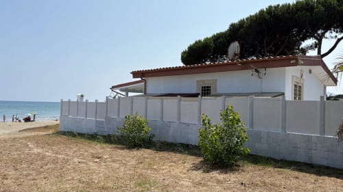 Villa fronte mare bianca con vista sul mare presso Il Giglio B&B, Terracina Roma, con terrazza privata e accesso spiaggia sabbiosa