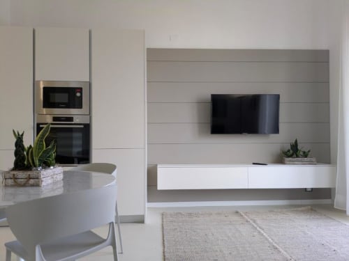 Moderno appartamento a Palermo con cucina a vista, zona pranzo e living con TV a parete e arredamento contemporaneo