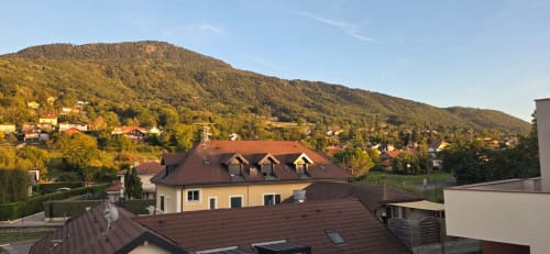 Appartement NN Patrimoine L'Idéal à Douvaine avec vue sur les montagnes, immeubles résidentiels et paysage de collines