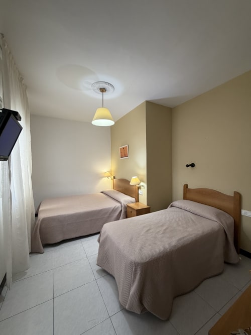 Habitación doble con dos camas individuales en Hotel JM El Emigrante, Villanueva de la Serena