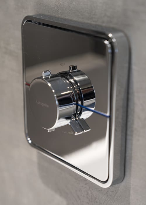 Chrome thermostatic shower valve with eco mode setting installed in villa bathroom at The Coach House, Oxford
