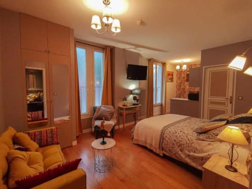 Deluxe apartment at Hôtel OH Sèvres Autrement with bed, seating area, wooden floors, and modern amenities