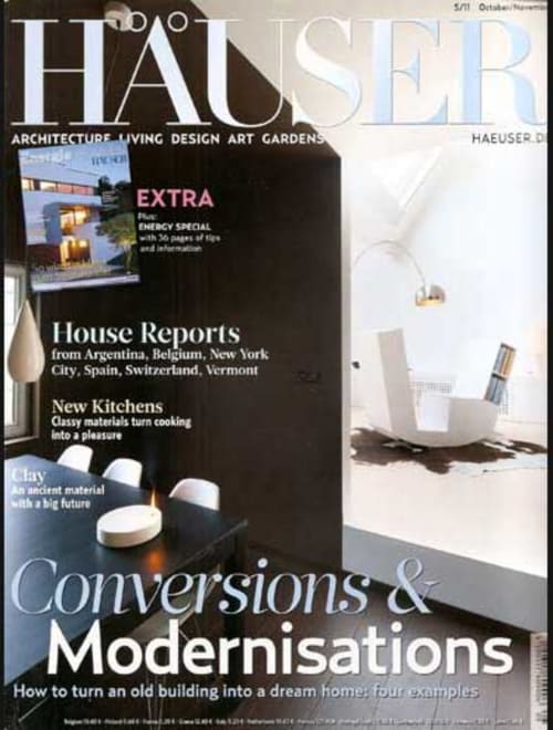 Häuser magazine cover featuring architecture, design, and interiors - Spanish hospitality publication