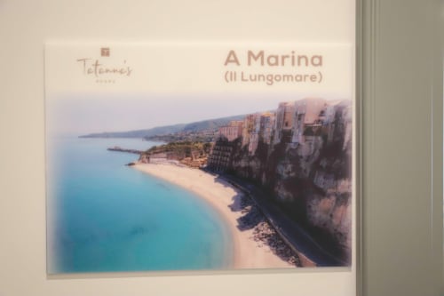 Appartamento a Marina Totonno a Tropea con vista spettacolare su scogliere costiere, spiaggia e mare Mediterraneo turchese
