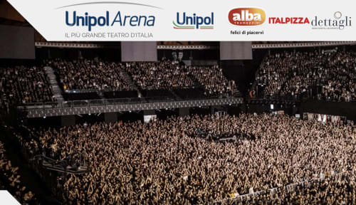 Die vollgepackte Unipol Arena in Milano während eines Konzerts mit Tausenden Besuchern