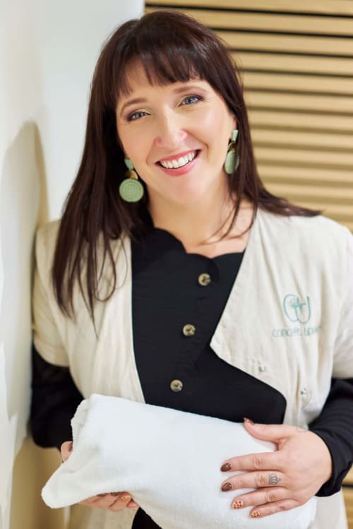 Smiling staff member at Ospaloft B&B in Arras holding documents