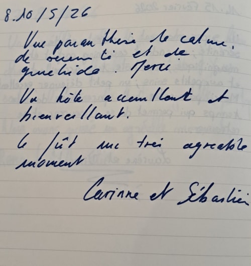 Note manuscrite datée 8/10/5/26 laissée par un client au gîte Les Loyes à Jaillans, France