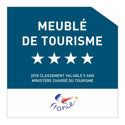 Plaque d'hébergement touristique quatre étoiles français du Manoir de la Nogrie à Val d'Izé