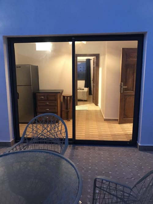 Imsouane Surf Paradise apartment TASSILA with sea view - modern living space visible through glass doors in Agadir