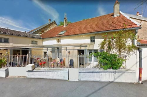 Vindihouses - Le Domaine Des Ducs bed and breakfast in Epinac, France with terrace and ivy-covered walls