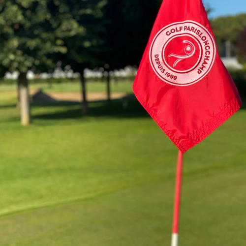 Golf flag at Paris-Lonchamp golf course near Résidence Aurmat hotel in Boulogne-Billancourt
